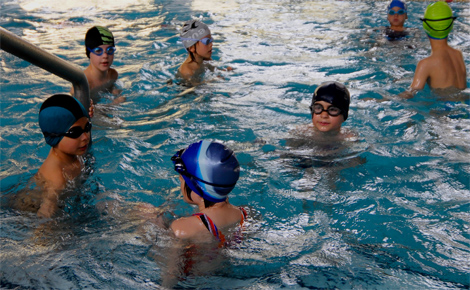 Várfürdő: újdonságok az úszásoktatásban