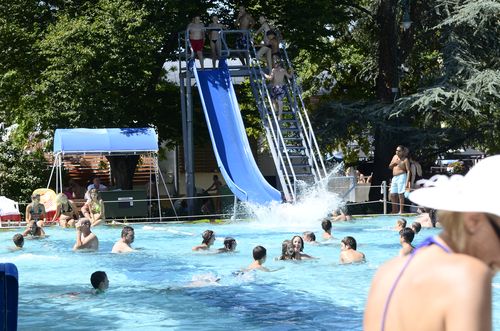 A jó idő miatt május 1-én megnyit a csúszdás medence a Várfürdőben gyulai várfürdő